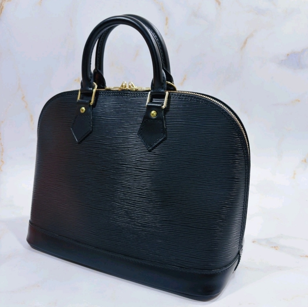 Louis Vuitton Alma PM Epi Leather